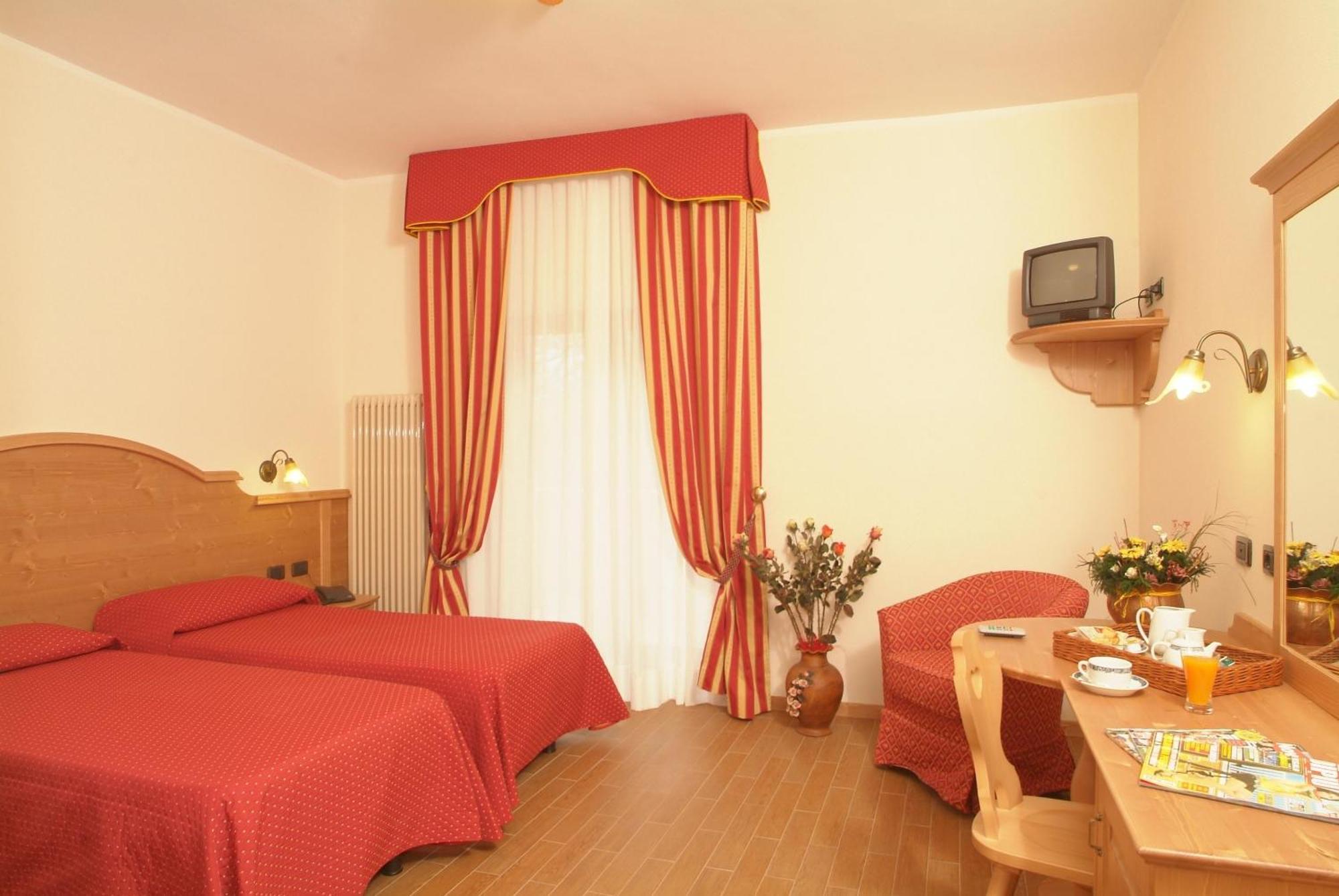 Hotel Fai Fai della Paganella Bagian luar foto