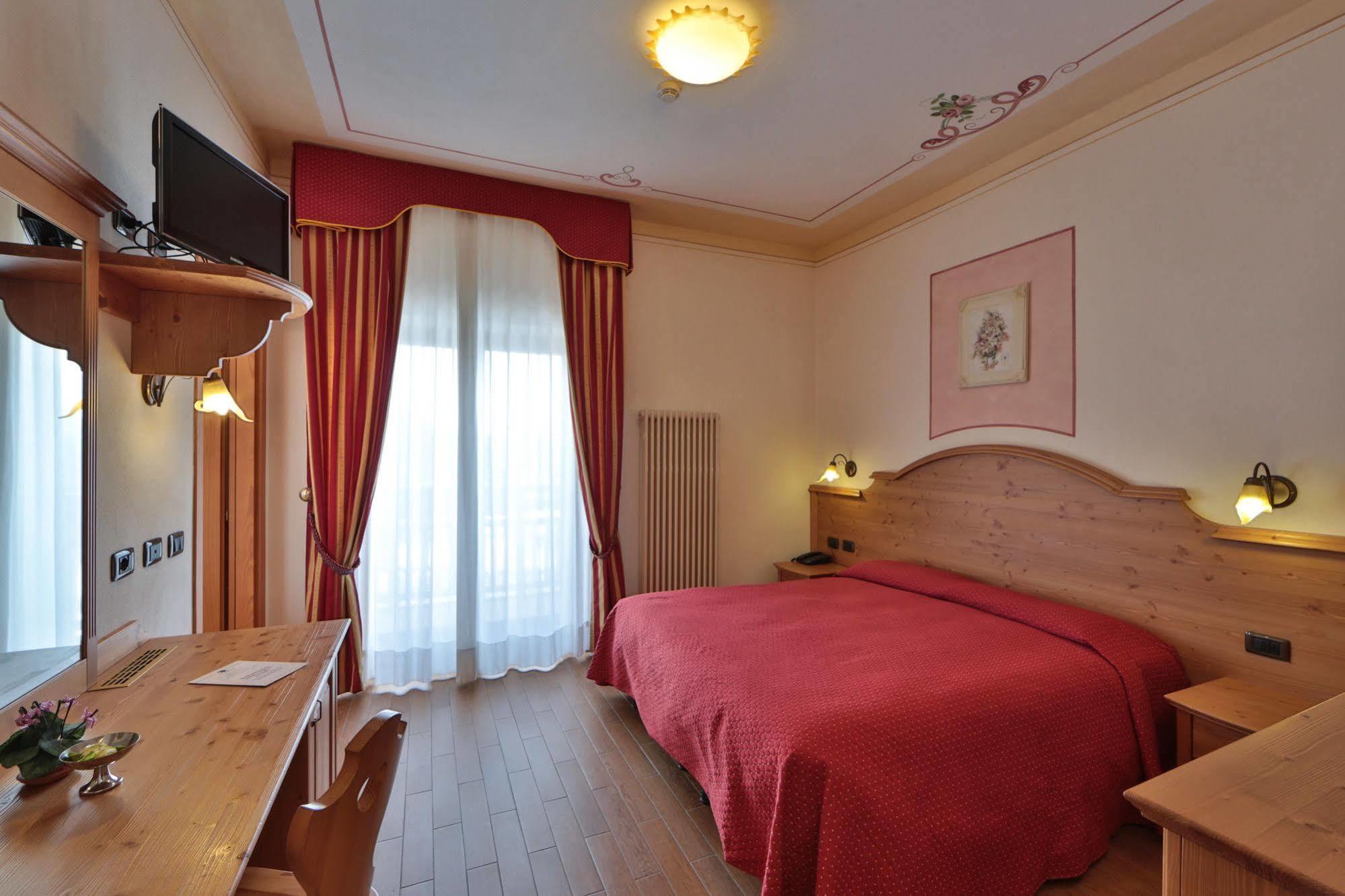 Hotel Fai Fai della Paganella Bagian luar foto